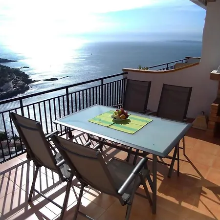 Impresionantes Vistas Del Mar En Roses, Canyelles * Roses